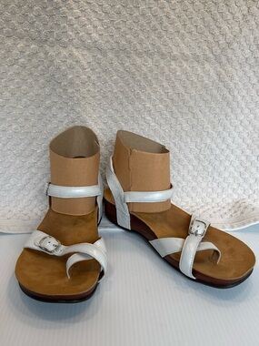 SAS White Leather Strappy Sandals with Buckle Detail